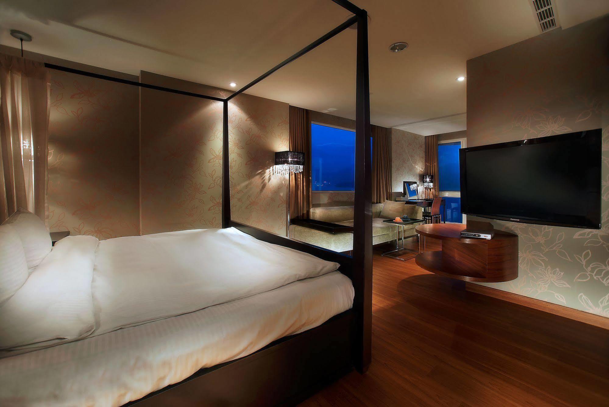 Spa Home Sun Moon Lake Luxury Lakeside Hotel Ючи Екстериор снимка
